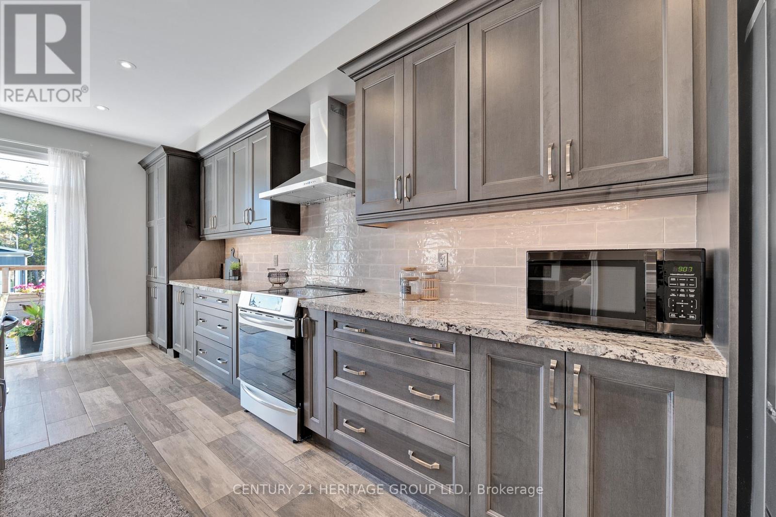 807a Montsell Avenue, Georgina, Ontario  L0E 1S0 - Photo 11 - N12127308