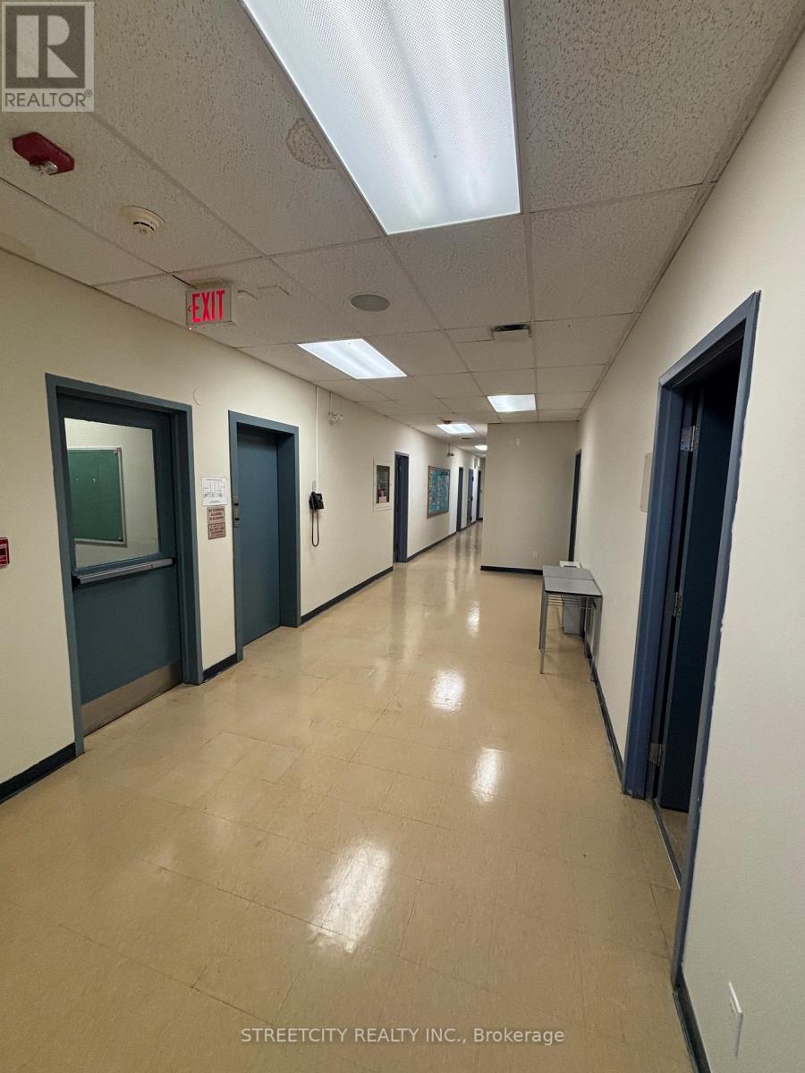 361 Richmond Street, London East, Ontario  N6C 3C2 - Photo 7 - X12468899