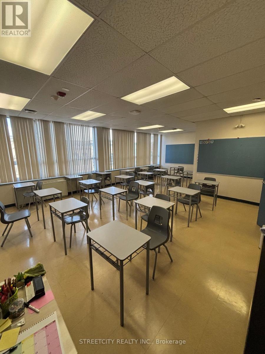 361 Richmond Street, London East, Ontario  N6C 3C2 - Photo 8 - X12468899