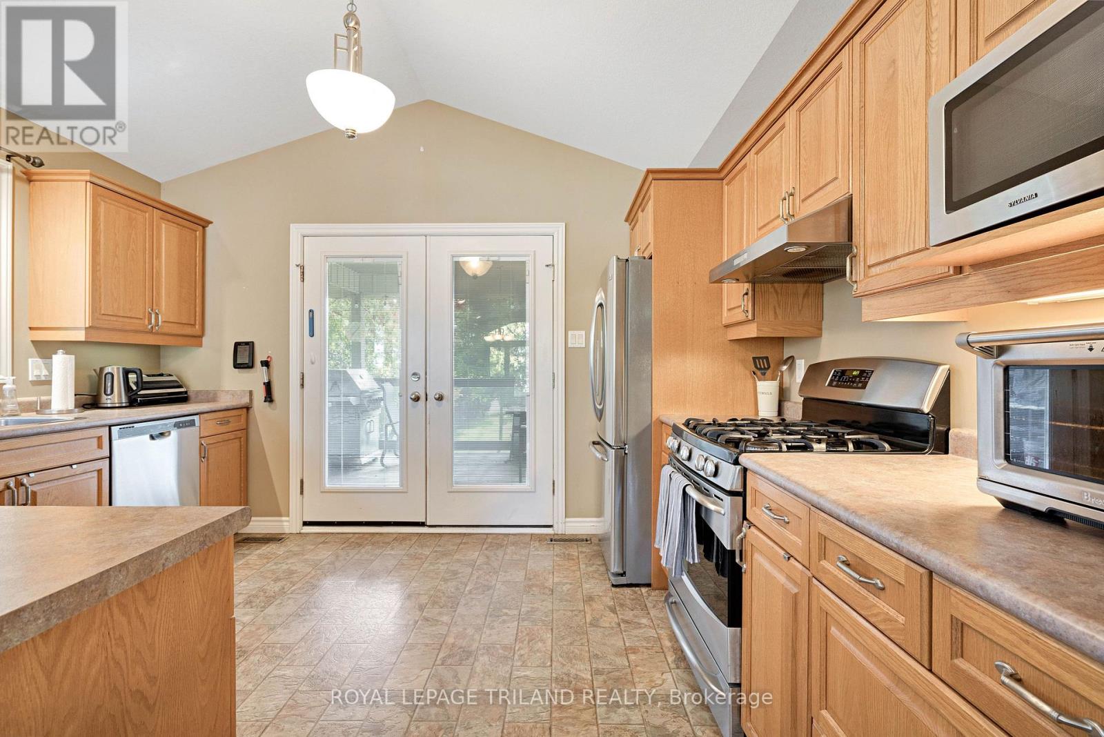 3805 Trillium Drive, Southwest Middlesex, Ontario  N0L 1M0 - Photo 16 - X12468975