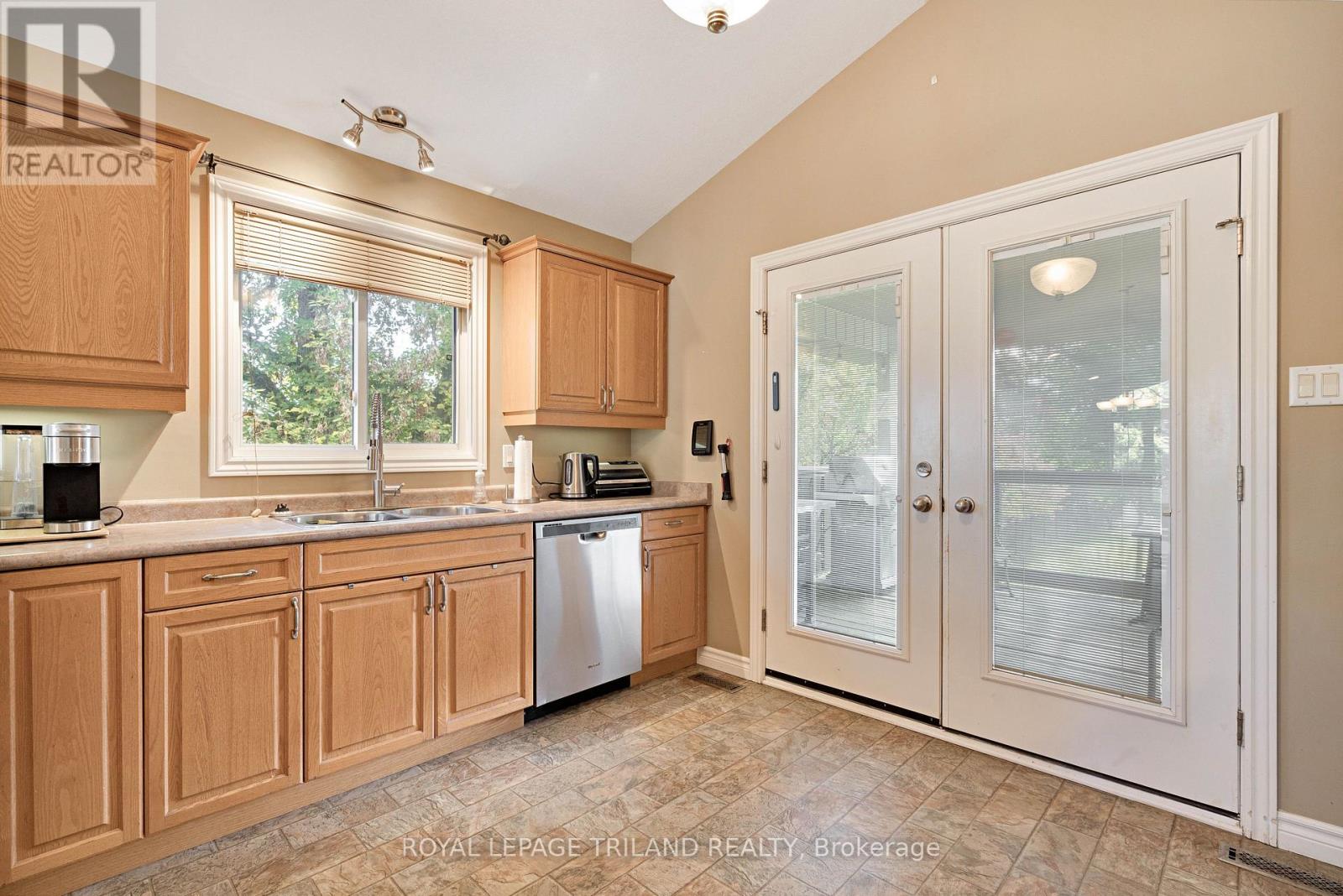 3805 Trillium Drive, Southwest Middlesex, Ontario  N0L 1M0 - Photo 17 - X12468975