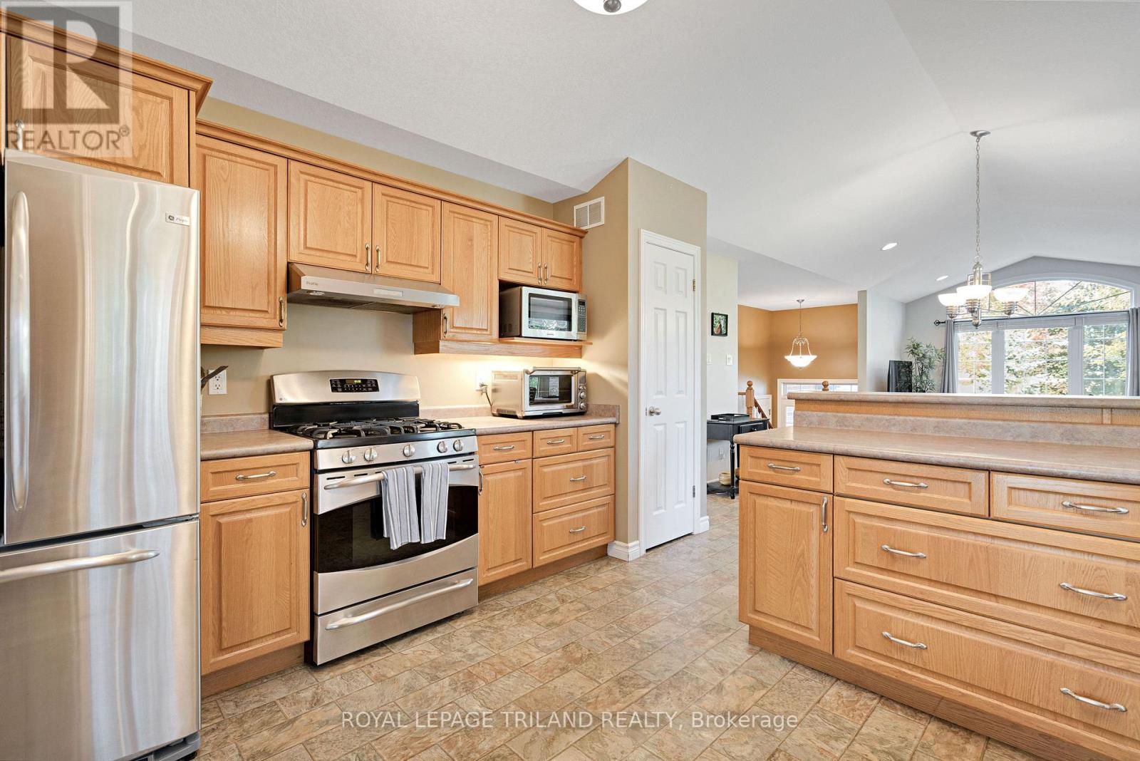 3805 Trillium Drive, Southwest Middlesex, Ontario  N0L 1M0 - Photo 21 - X12468975
