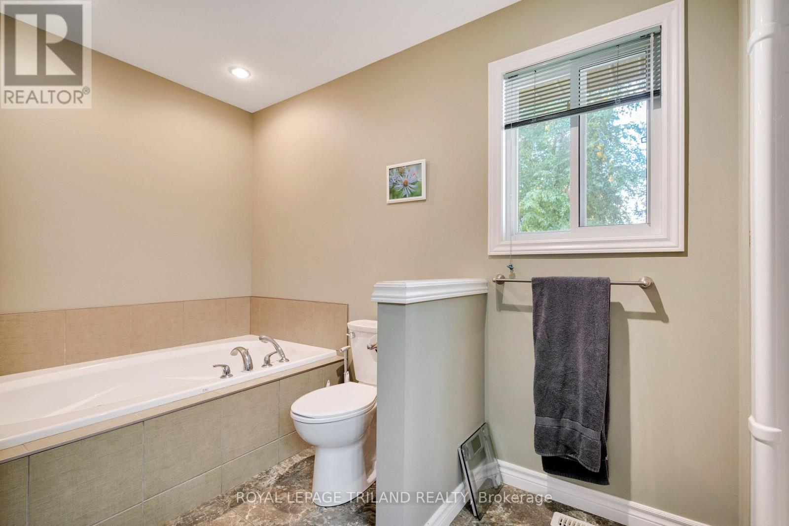 3805 Trillium Drive, Southwest Middlesex, Ontario  N0L 1M0 - Photo 27 - X12468975