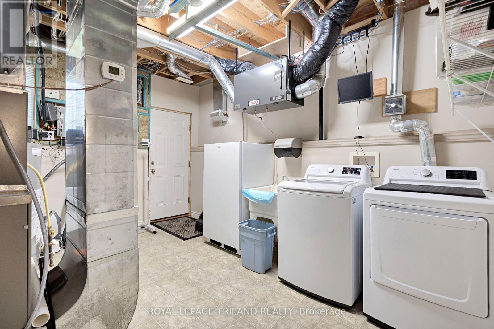 3805 Trillium Drive, Southwest Middlesex, Ontario  N0L 1M0 - Photo 35 - X12468975
