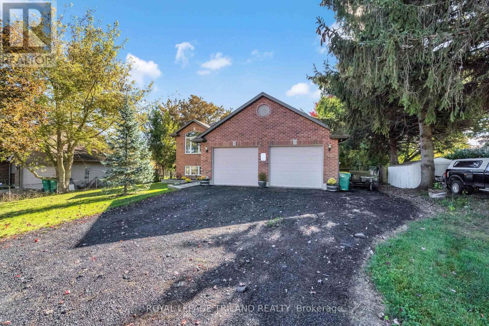 3805 Trillium Drive, Southwest Middlesex, Ontario  N0L 1M0 - Photo 4 - X12468975