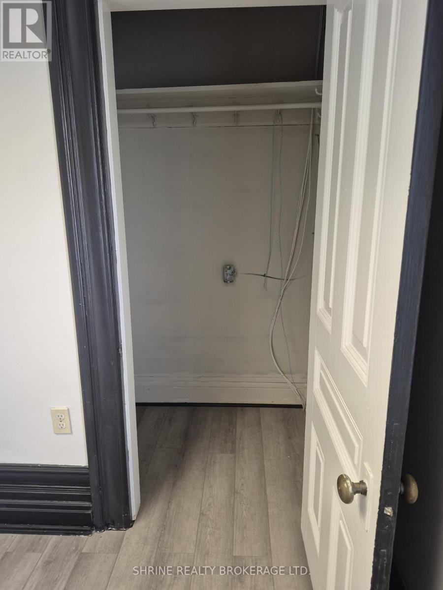 Bedroom 3 - 607 Queens Avenue, London East, Ontario  N6B 1Y9 - Photo 2 - X12468982