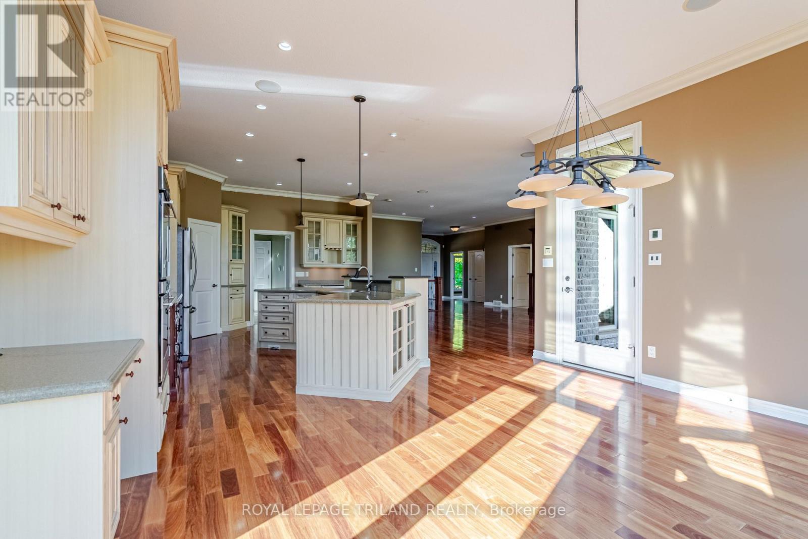 2893 Catherine Street, Thames Centre, Ontario  N0L 1G4 - Photo 16 - X12468995
