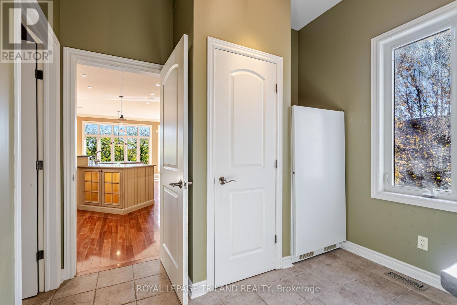 2893 Catherine Street, Thames Centre, Ontario  N0L 1G4 - Photo 25 - X12468995