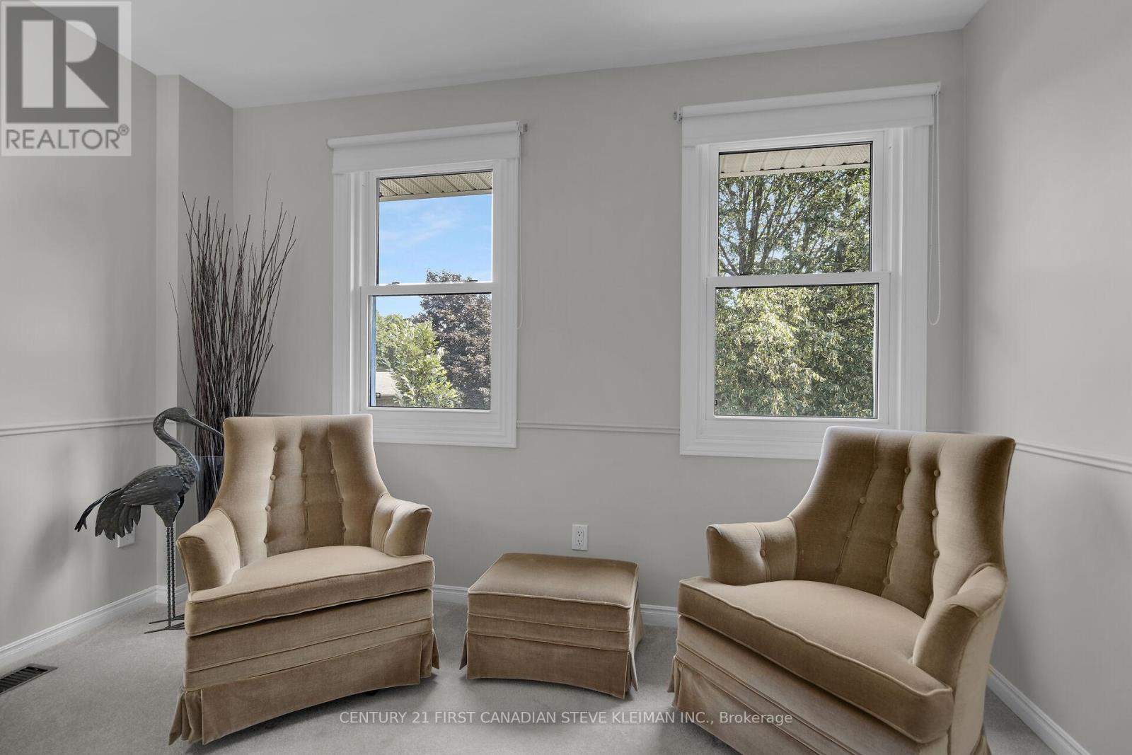 96 Meridene Crescent W, London North, Ontario  N5X 1G2 - Photo 4 - X12469054