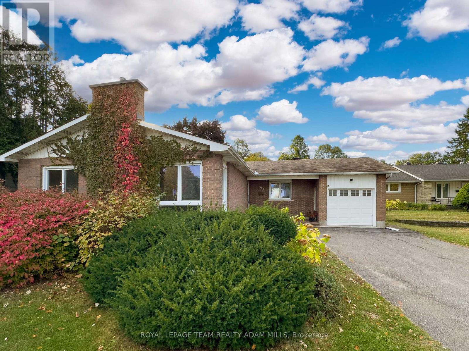 968 WALKLEY ROAD, Ottawa, Ontario