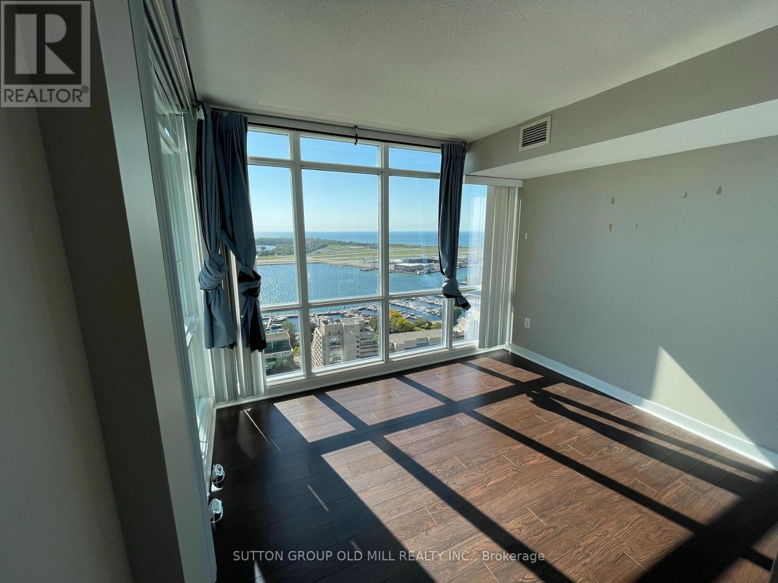 3610 - 11 Brunel Court, Toronto, Ontario  M5V 3Y3 - Photo 10 - C12468823