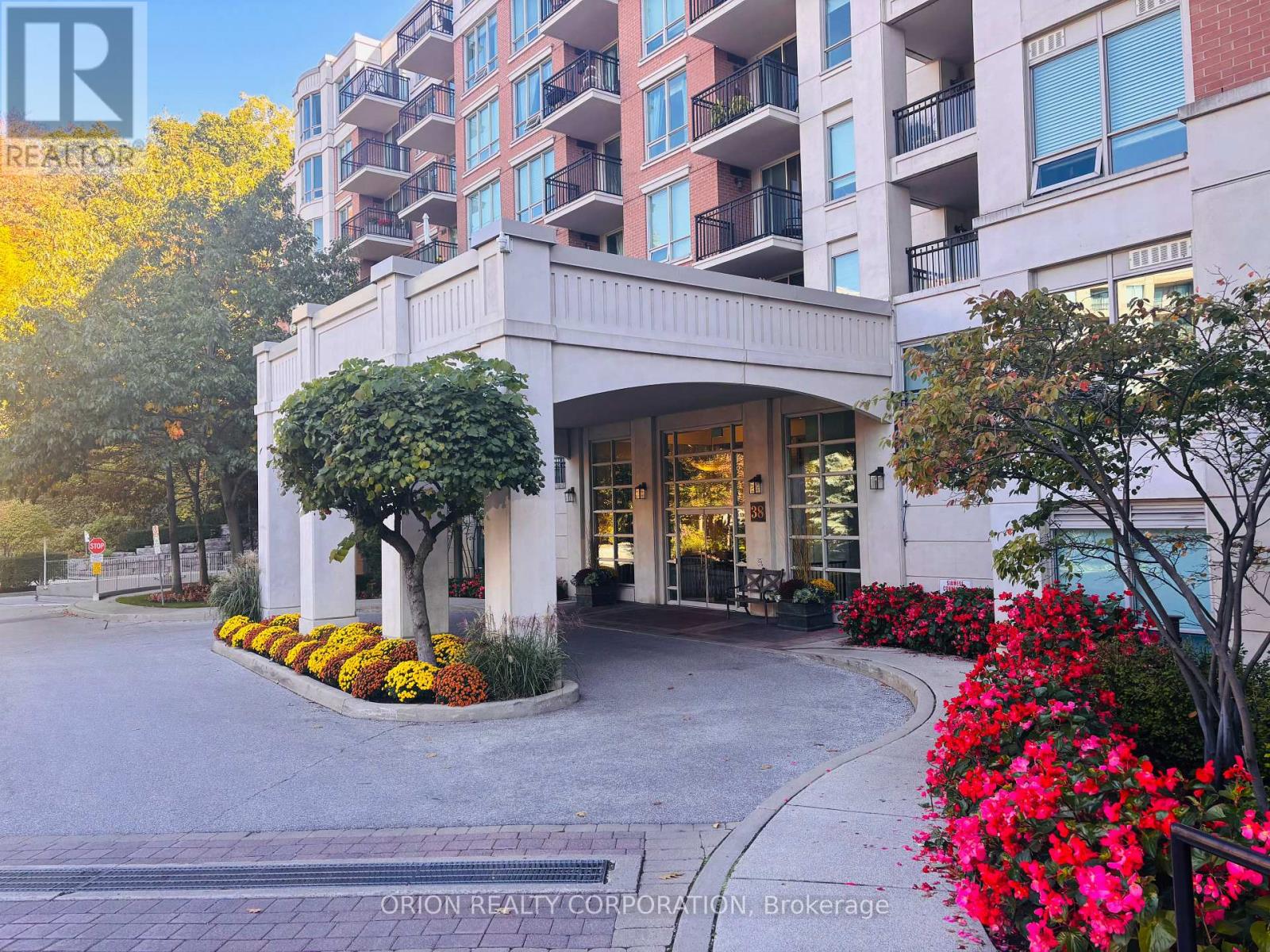 310 - 38 William Carson Crescent, Toronto, Ontario  M2P 2H2 - Photo 2 - C12468826