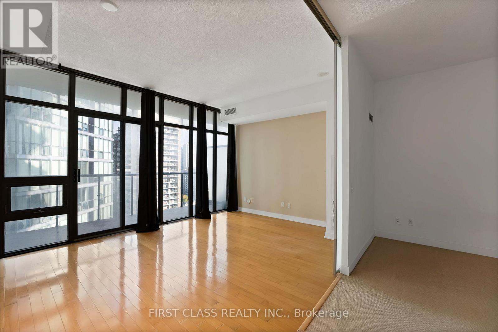1502 - 33 CHARLES STREET E, Toronto, Ontario