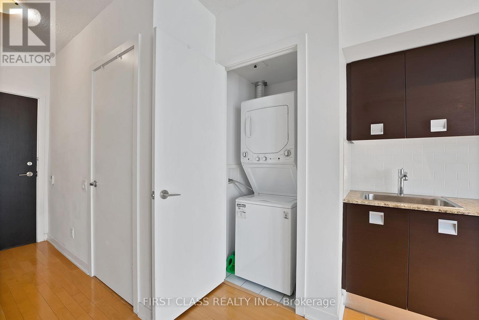 1502 - 33 Charles Street E, Toronto, Ontario  M4Y 1R9 - Photo 10 - C12468834