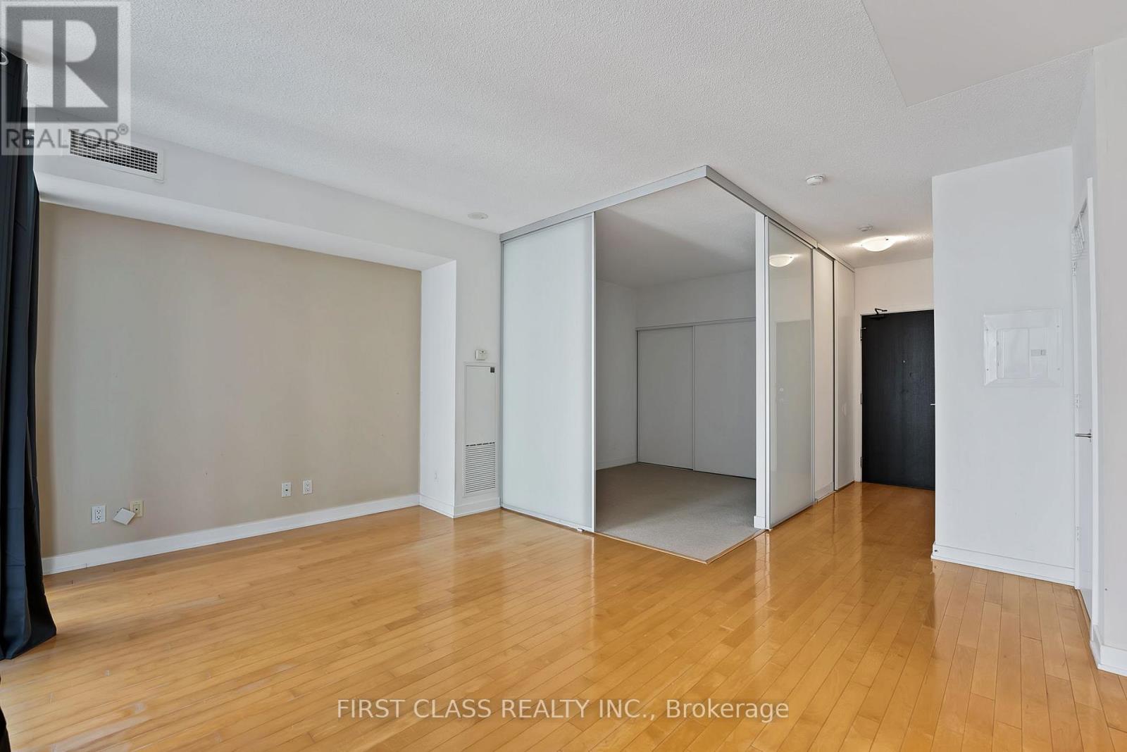 1502 - 33 Charles Street E, Toronto, Ontario  M4Y 1R9 - Photo 2 - C12468834