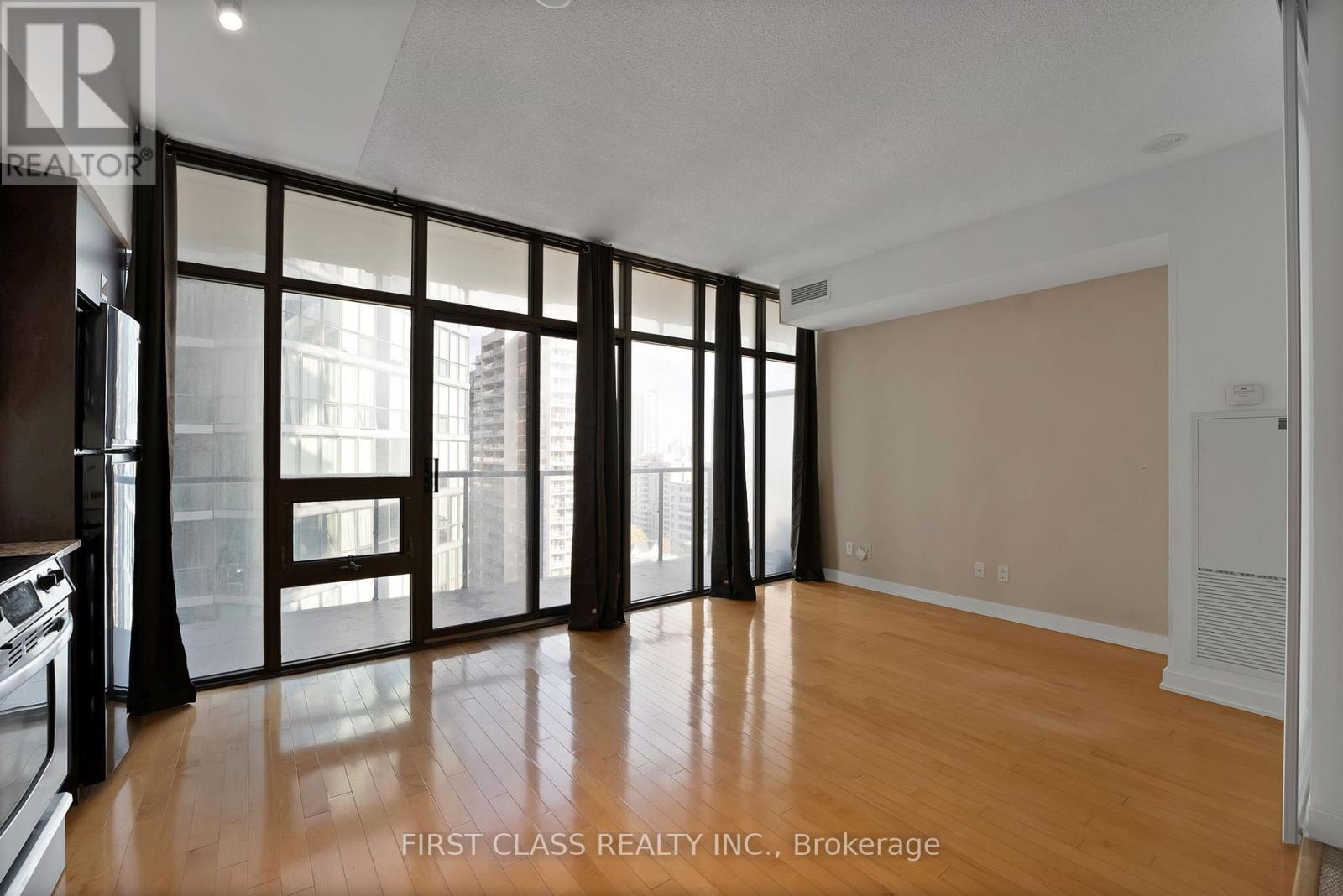 1502 - 33 Charles Street E, Toronto, Ontario  M4Y 1R9 - Photo 3 - C12468834