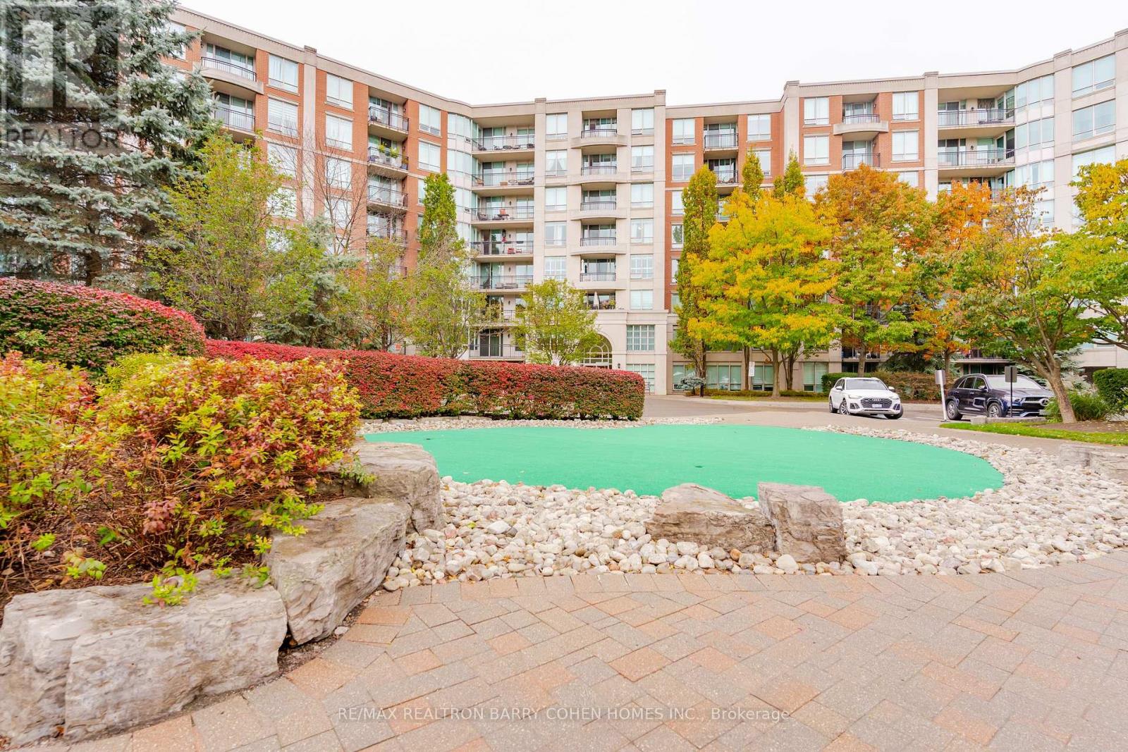 815 - 28 WILLIAM CARSON CRESCENT, Toronto, Ontario