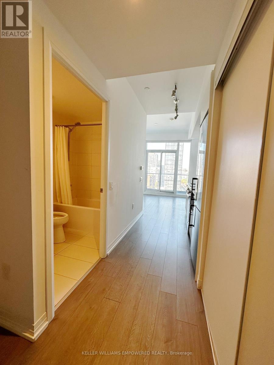 1902 - 251 Jarvis Street, Toronto, Ontario  M5B 0C3 - Photo 2 - C12468888