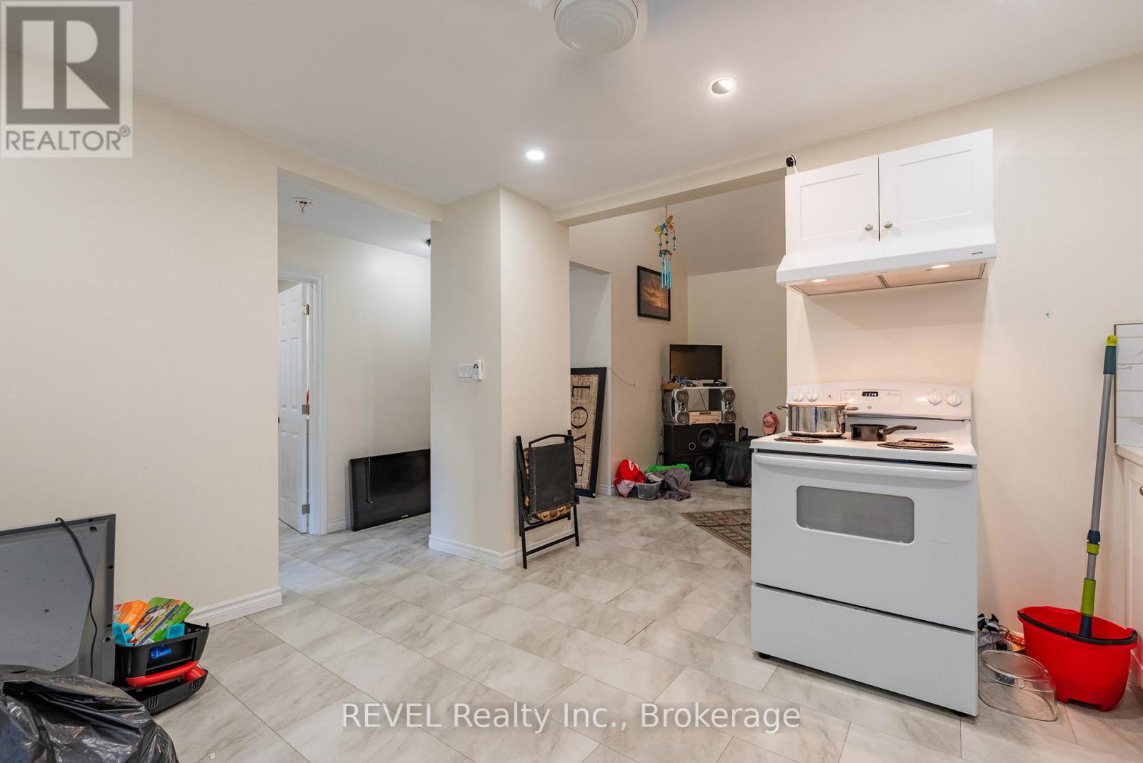 51 Mccain Street, Port Colborne, Ontario  L3K 3P7 - Photo 8 - X12468934