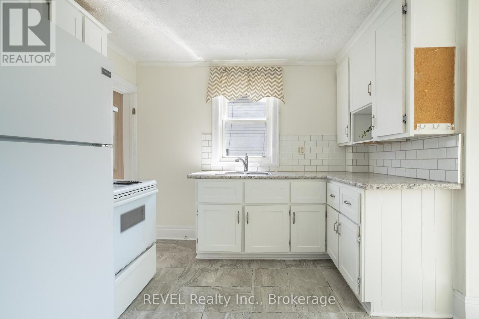 53 Randolph Street, Welland, Ontario  L3B 4C3 - Photo 14 - X12468945