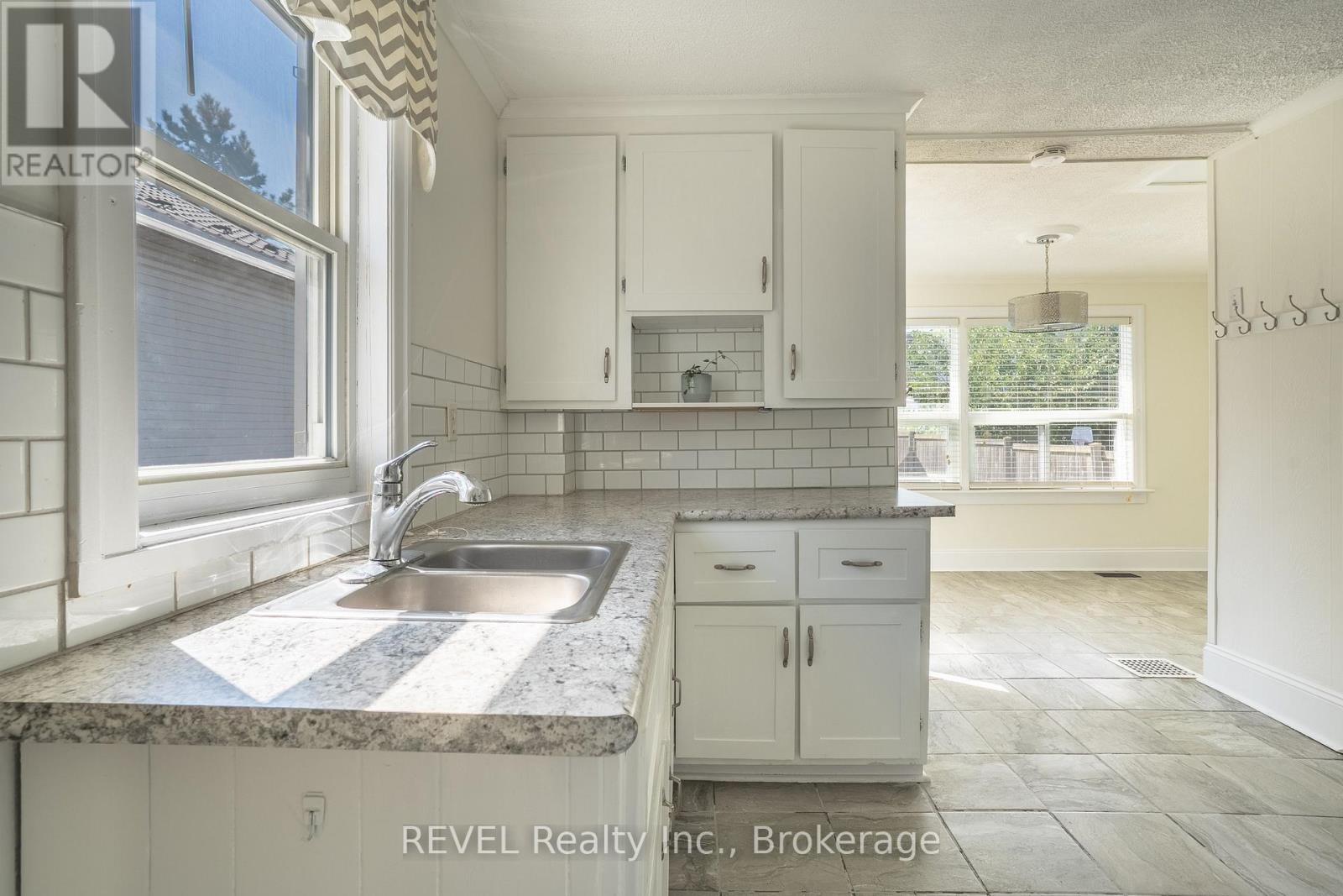 53 Randolph Street, Welland, Ontario  L3B 4C3 - Photo 15 - X12468945