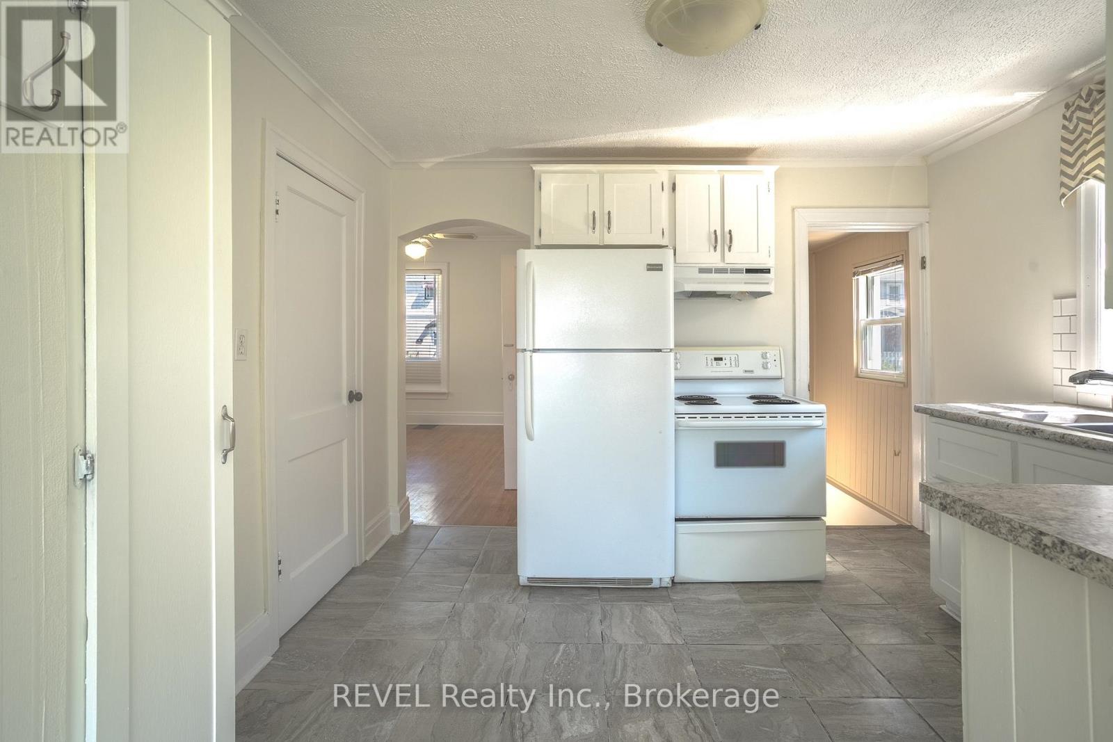 53 Randolph Street, Welland, Ontario  L3B 4C3 - Photo 16 - X12468945