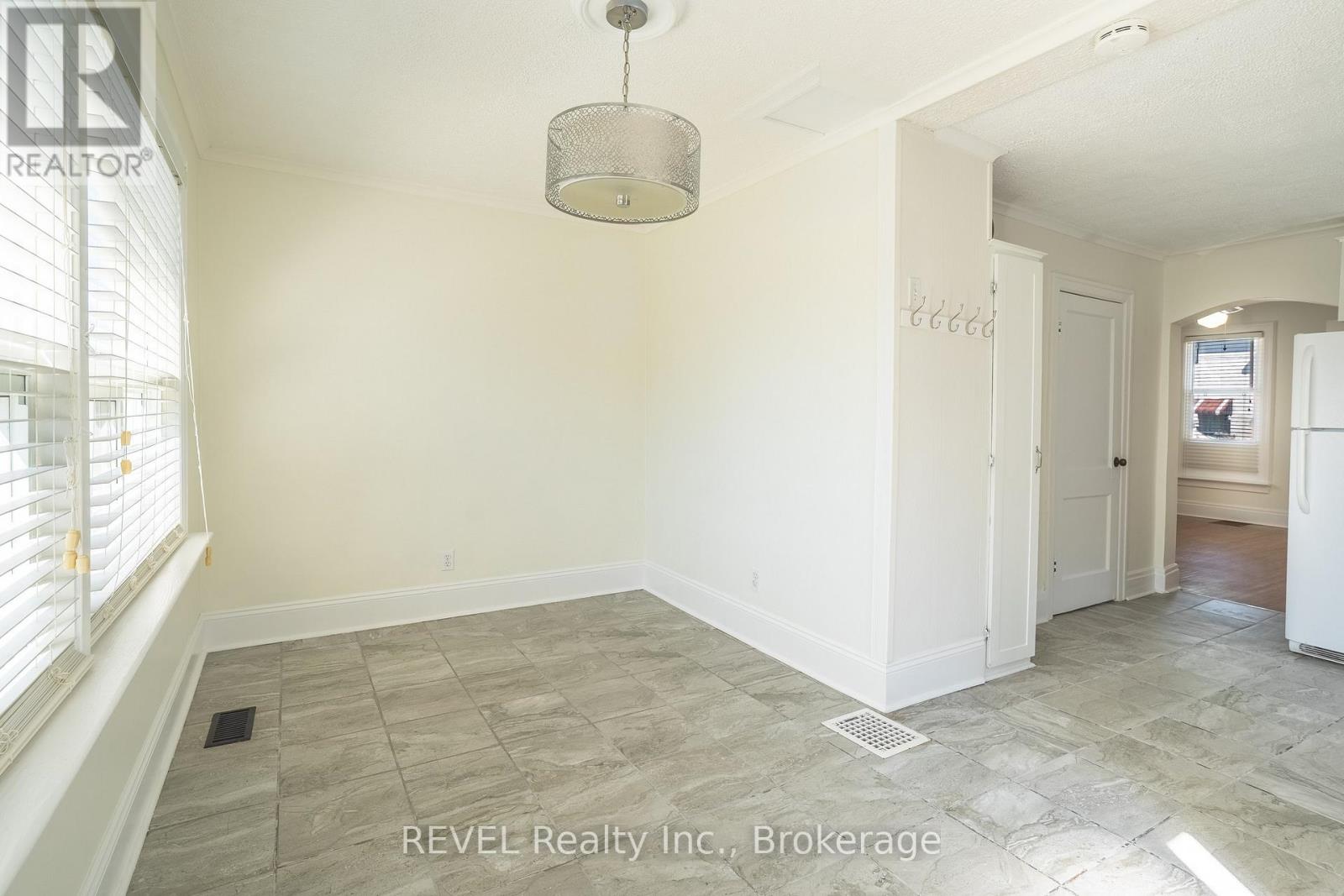 53 Randolph Street, Welland, Ontario  L3B 4C3 - Photo 17 - X12468945