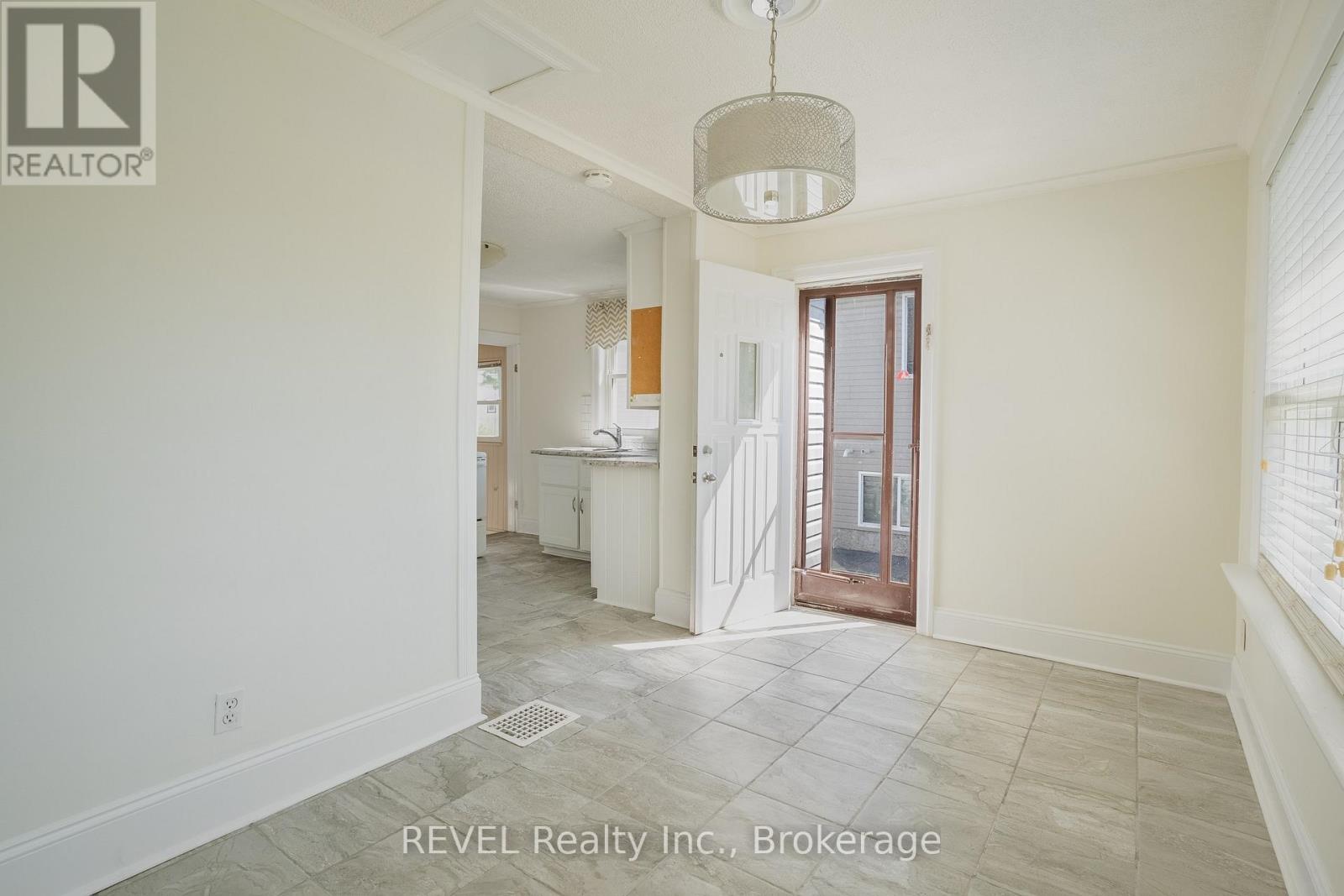 53 Randolph Street, Welland, Ontario  L3B 4C3 - Photo 18 - X12468945