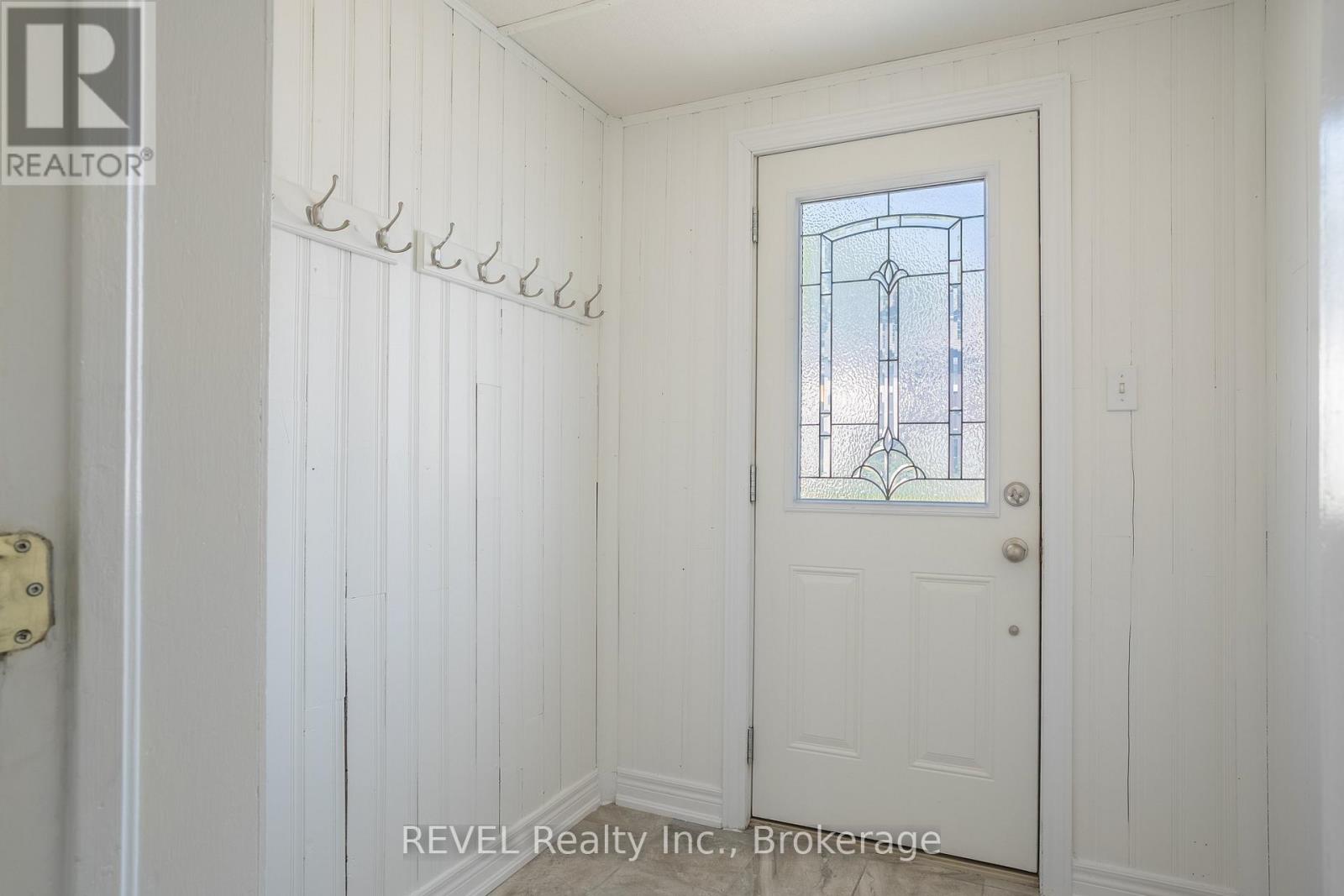 53 Randolph Street, Welland, Ontario  L3B 4C3 - Photo 3 - X12468945