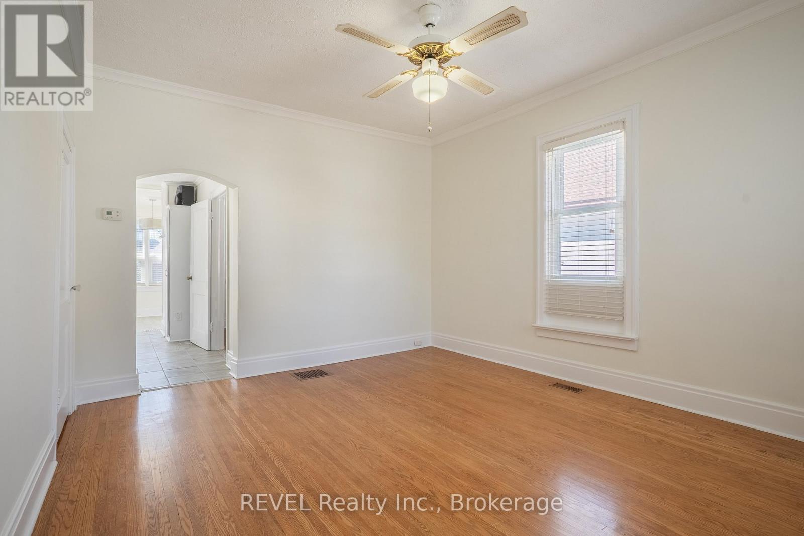 53 Randolph Street, Welland, Ontario  L3B 4C3 - Photo 4 - X12468945