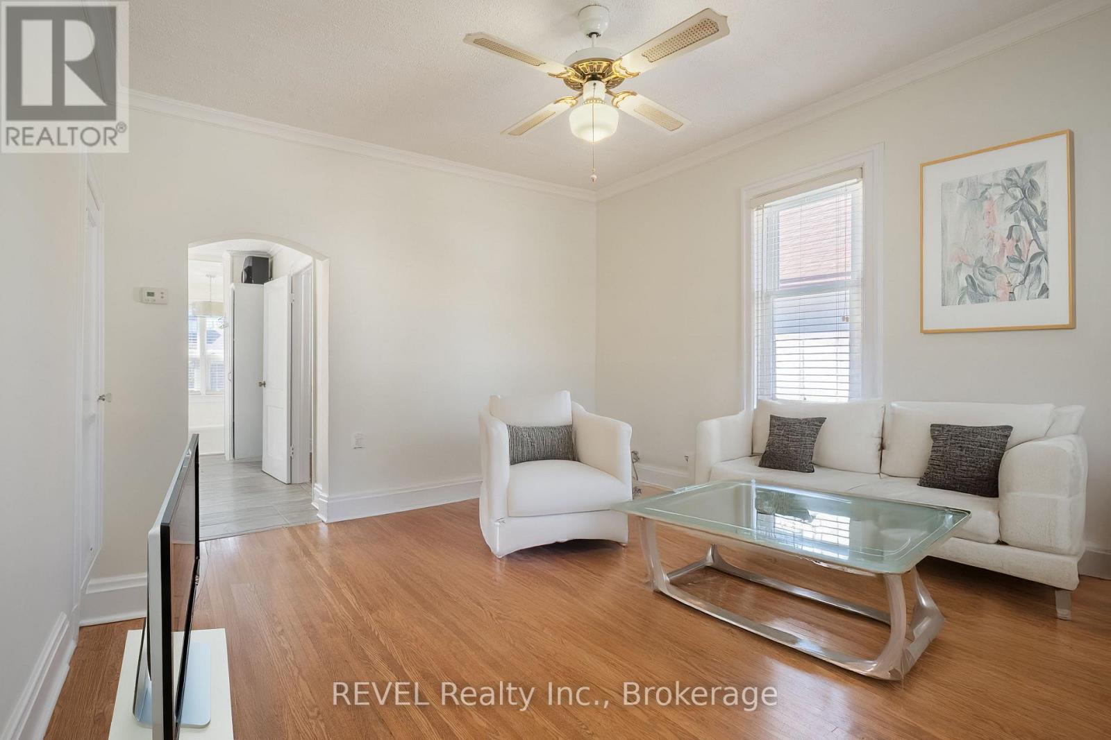 53 Randolph Street, Welland, Ontario  L3B 4C3 - Photo 5 - X12468945