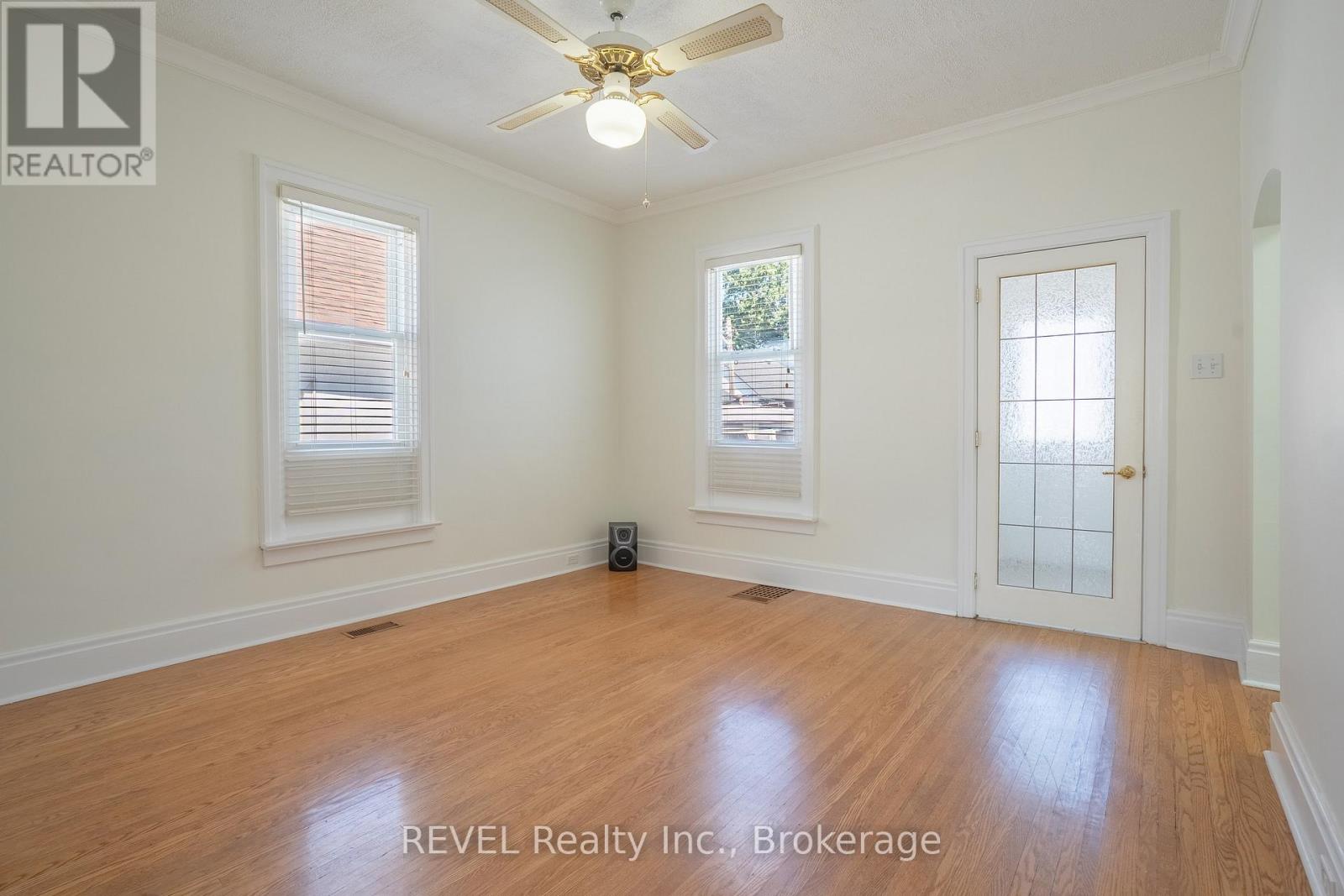 53 Randolph Street, Welland, Ontario  L3B 4C3 - Photo 6 - X12468945