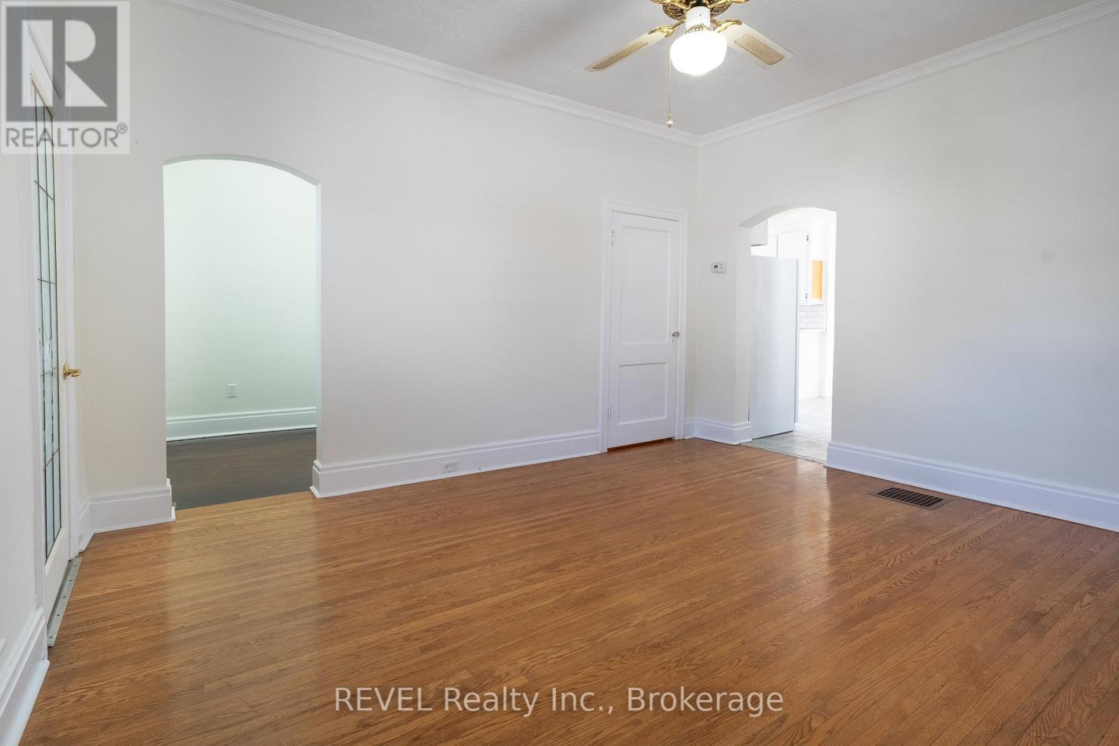 53 Randolph Street, Welland, Ontario  L3B 4C3 - Photo 7 - X12468945