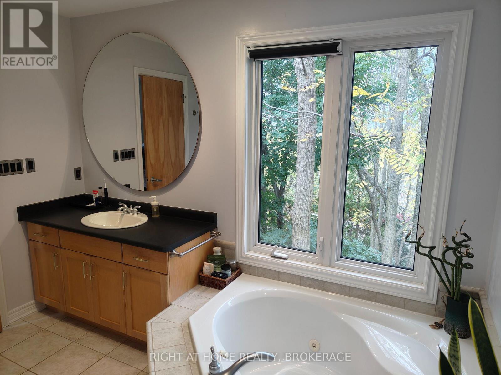 22 Ursula Avenue, St. Catharines, Ontario  L2T 1T1 - Photo 33 - X12469003