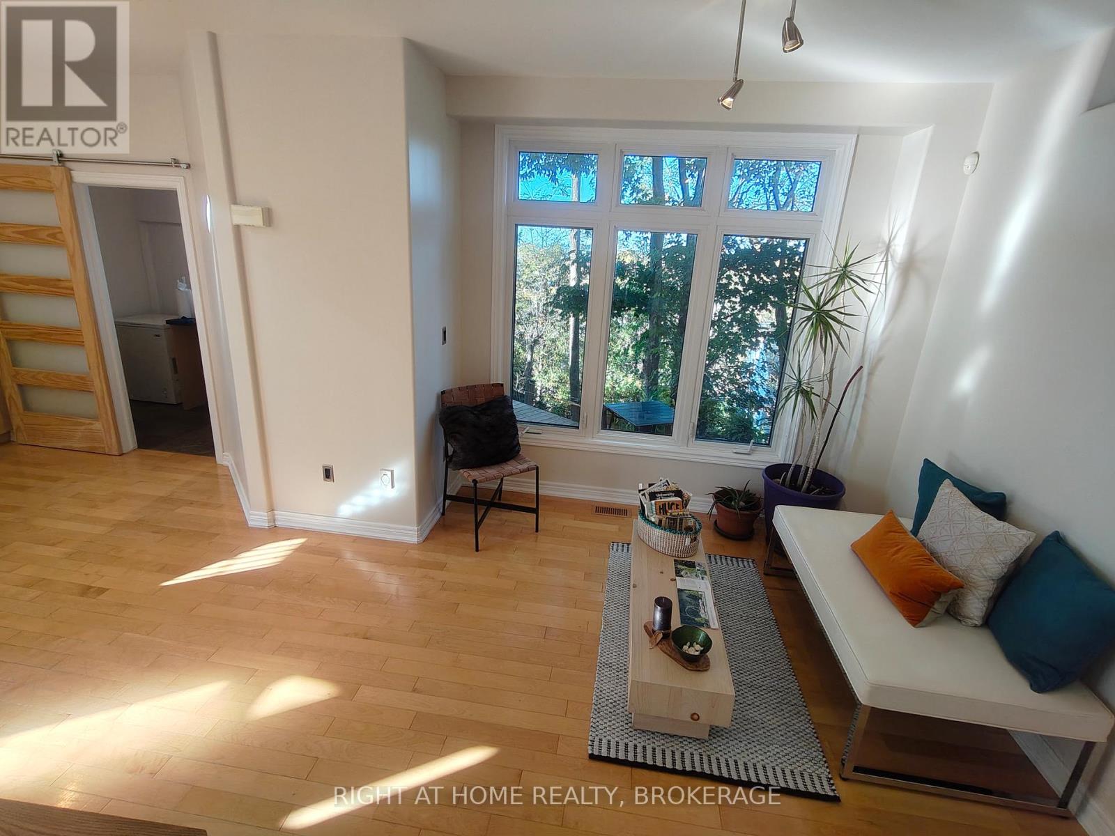 22 Ursula Avenue, St. Catharines, Ontario  L2T 1T1 - Photo 6 - X12469003