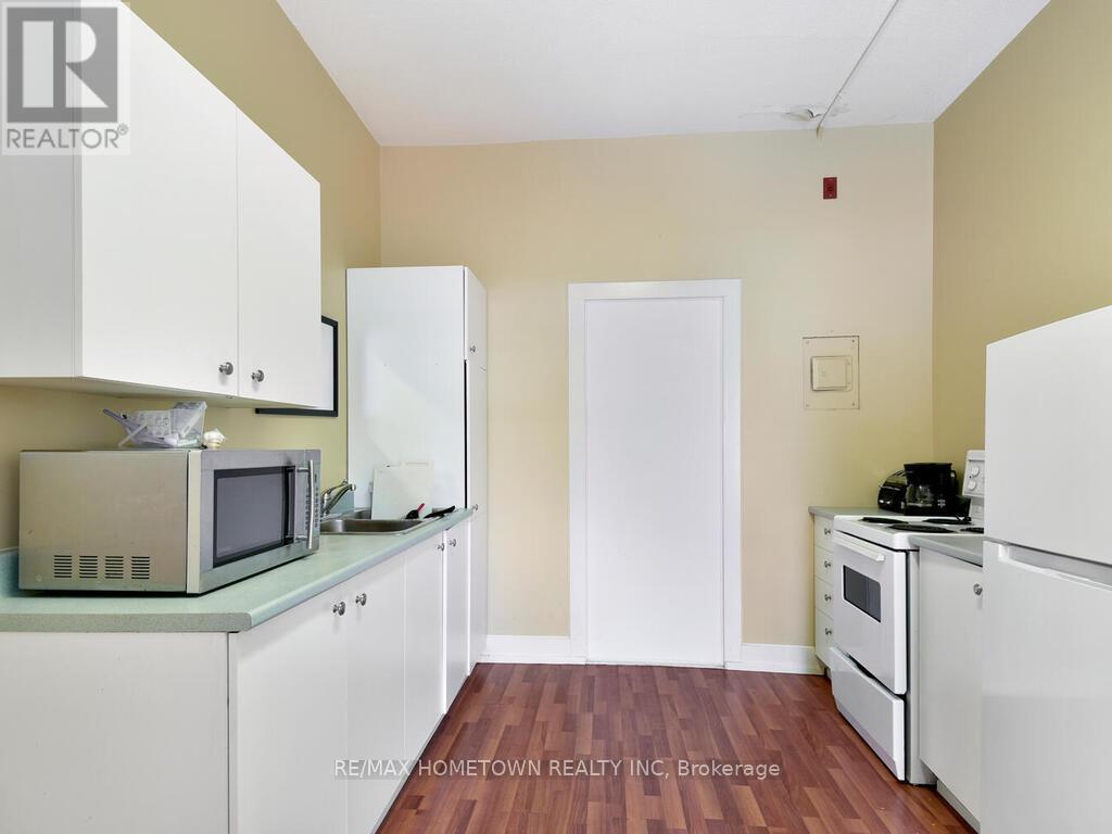 64 King Street E, Brockville, Ontario  K6V 1B3 - Photo 35 - X12468916