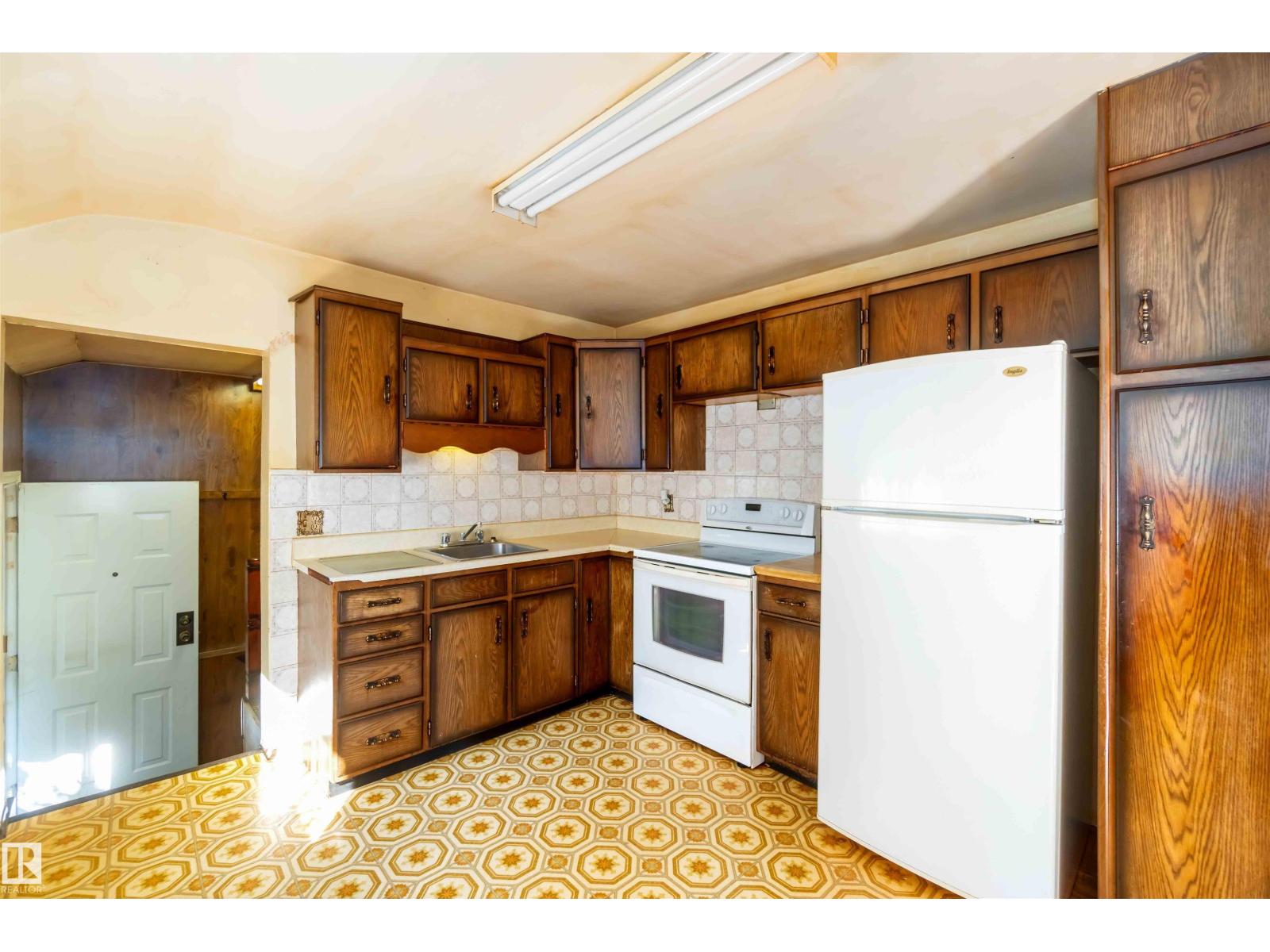12248 105 St Nw, Edmonton, Alberta  T5G 2N8 - Photo 9 - E4462534