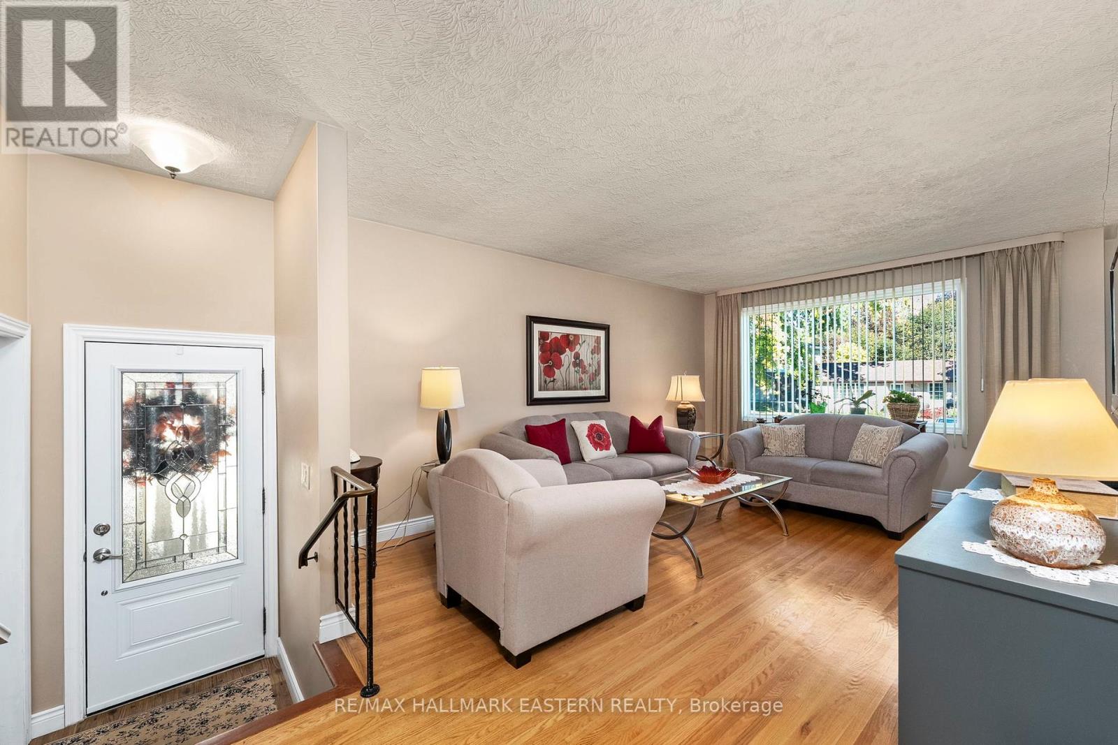 1275 Hopewell Avenue, Peterborough, Ontario  K9H 6T2 - Photo 4 - X12469033