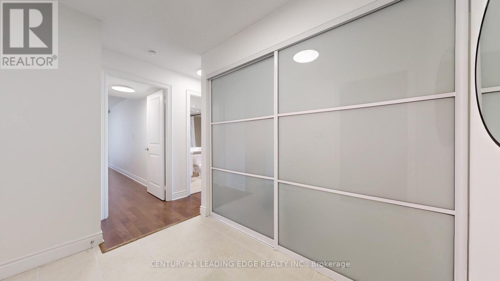 911 - 88 Times Avenue, Markham, Ontario  L3T 7Z4 - Photo 2 - N12468849