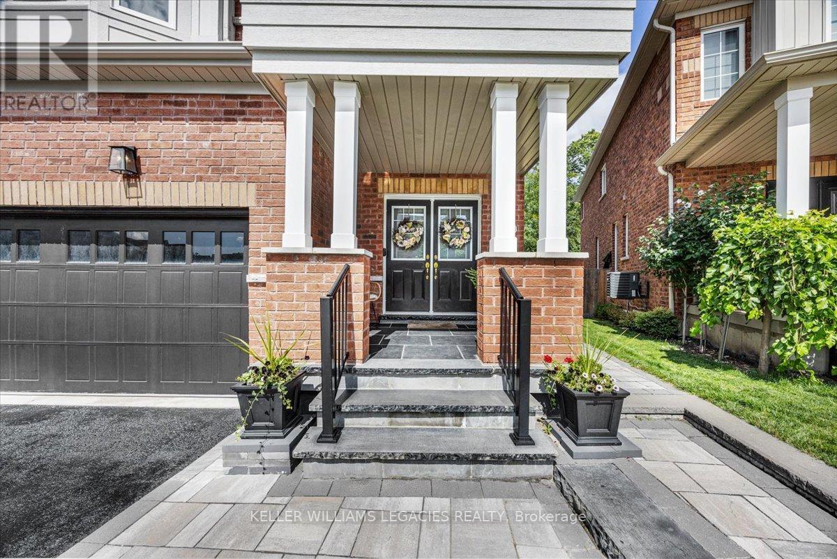 208 Greenwood Road, Whitchurch-Stouffville, Ontario  L4A 4N8 - Photo 2 - N12468884
