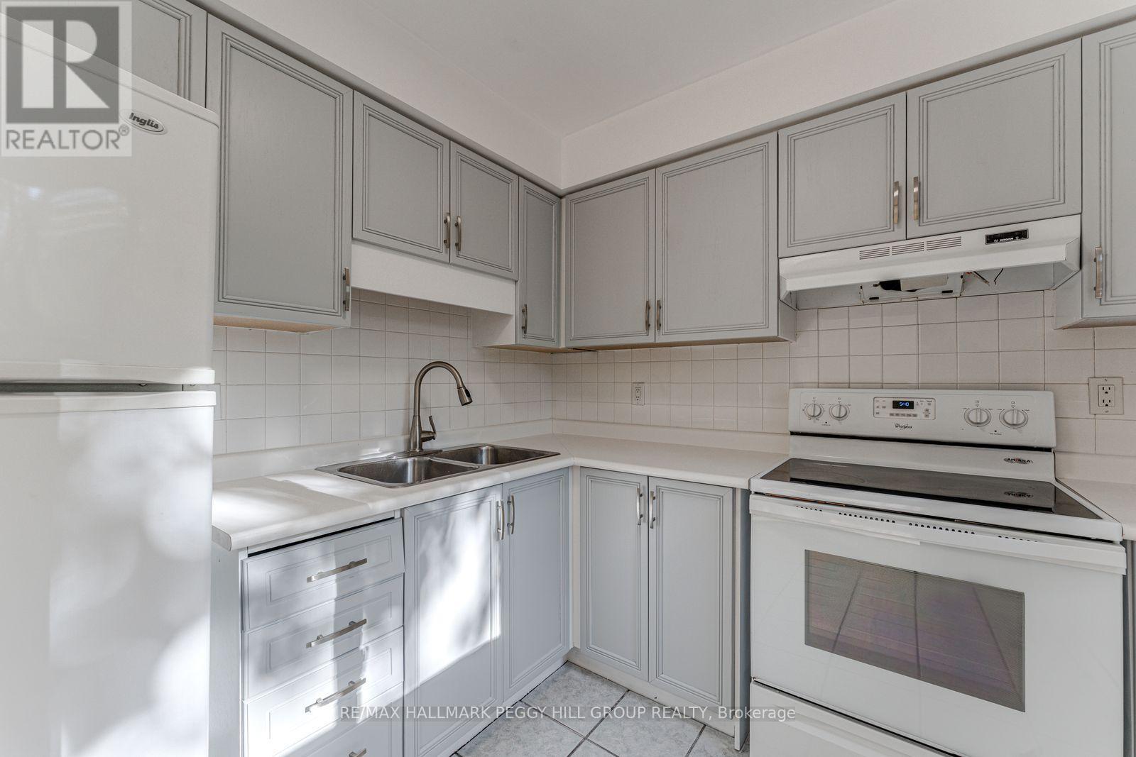 7 - 21 Evergreen Court, Barrie, Ontario  L4N 6W8 - Photo 4 - S12468877