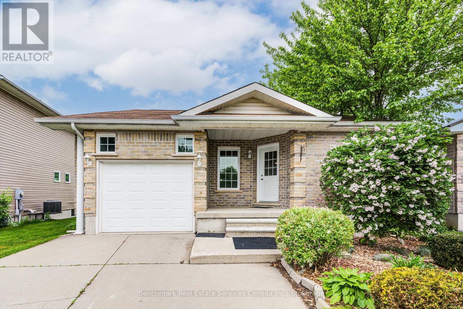 10 Tara Court, Aylmer, Ontario  N5H 0A1 - Photo 2 - X12468994