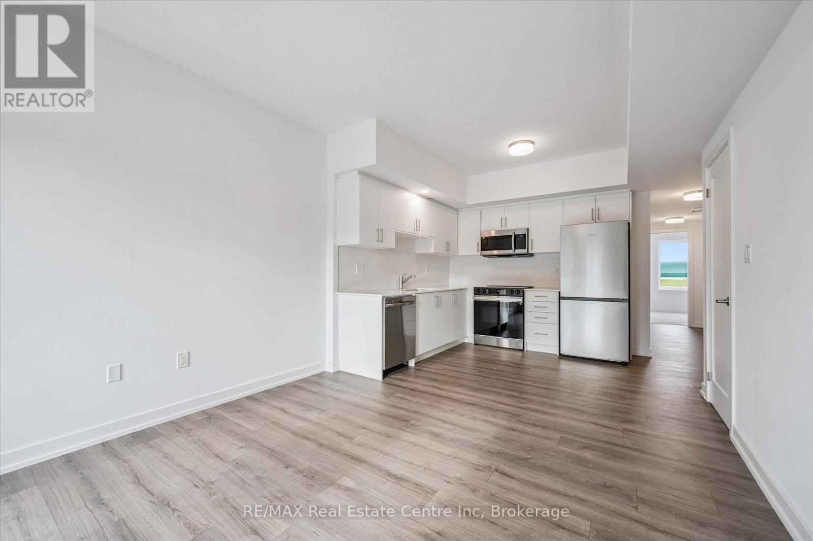 62 - 940 St David Street N, Centre Wellington (Fergus), Ontario  N1M 0L7 - Photo 3 - X12469050