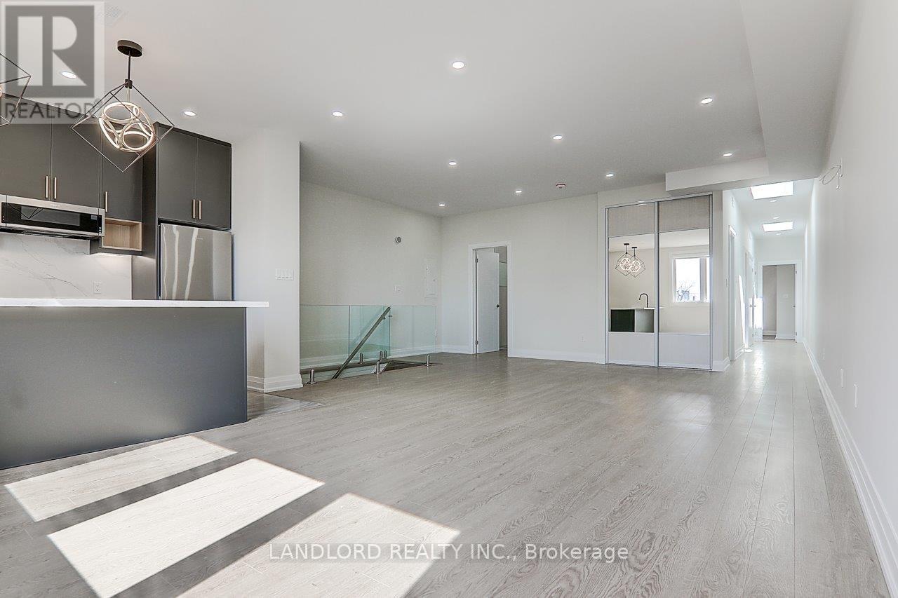 Upper - 82 Livingstone Avenue, Toronto, Ontario  M6E 2L8 - Photo 10 - W12468833