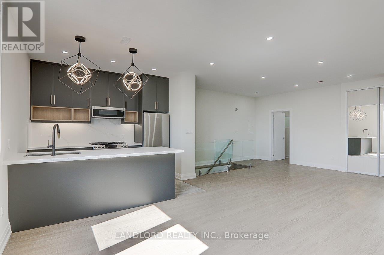 Upper - 82 Livingstone Avenue, Toronto, Ontario  M6E 2L8 - Photo 14 - W12468833