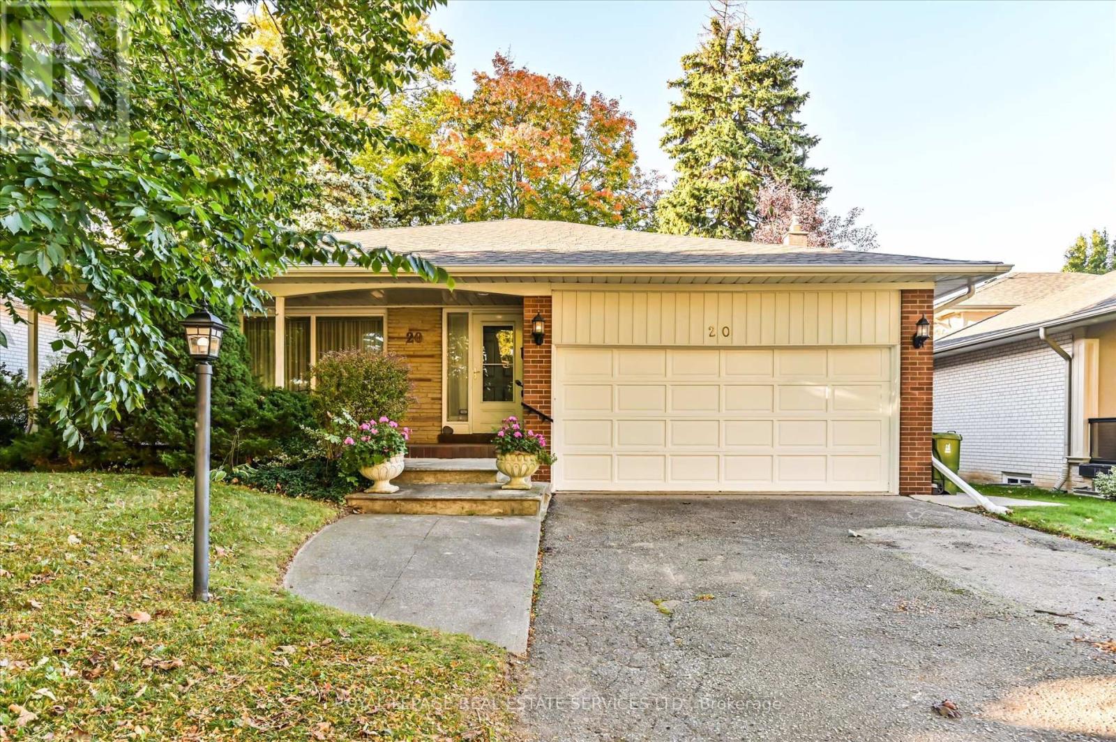 20 WIDDICOMBE HILL, Toronto, Ontario