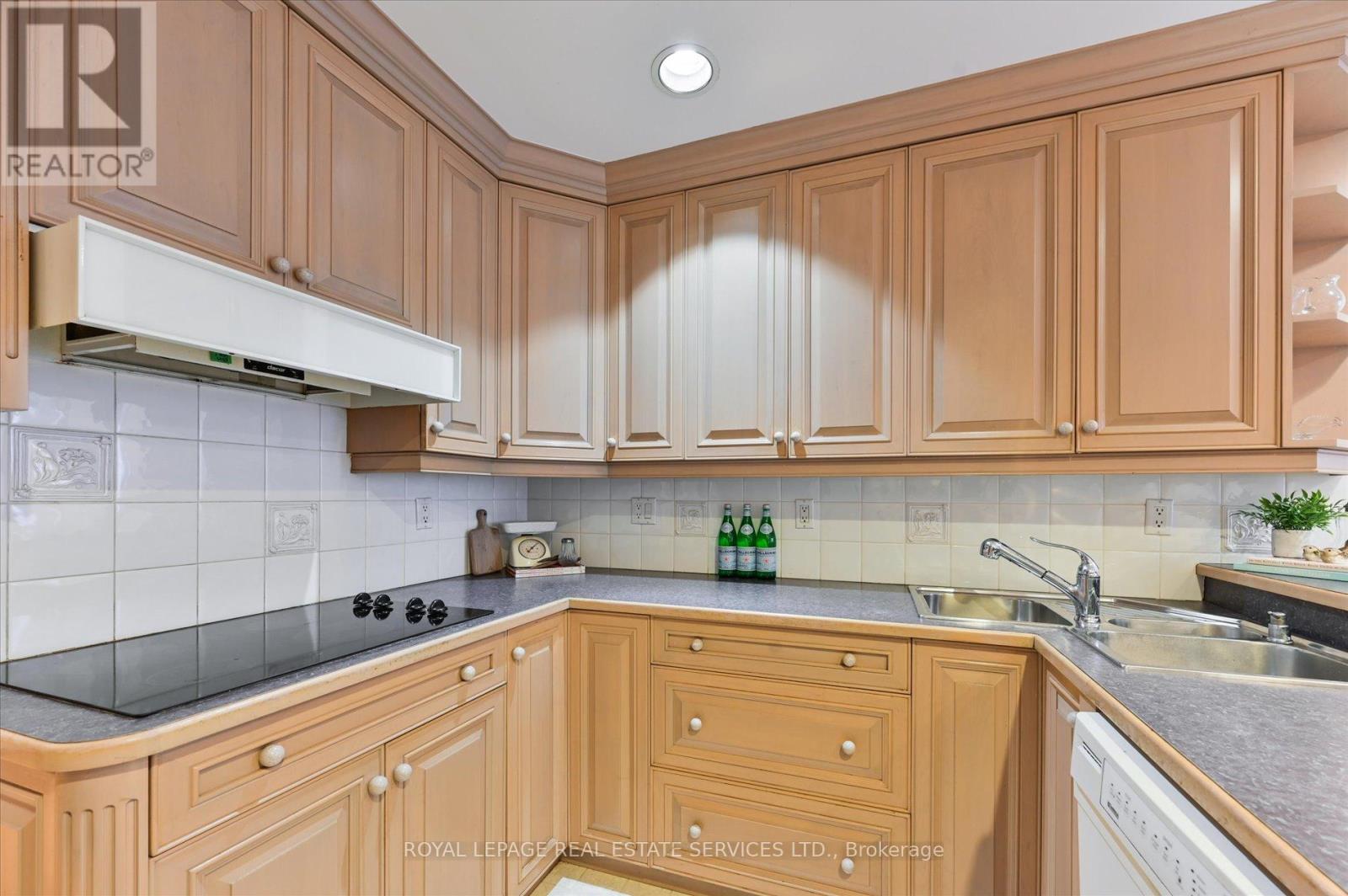 20 Widdicombe Hill, Toronto, Ontario  M9R 1B3 - Photo 12 - W12468837