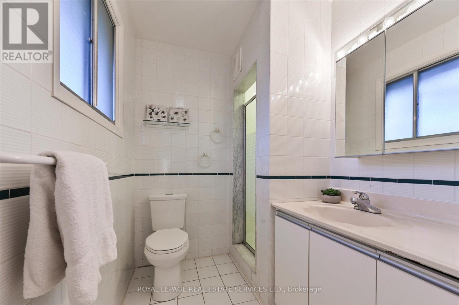 20 Widdicombe Hill, Toronto, Ontario  M9R 1B3 - Photo 19 - W12468837