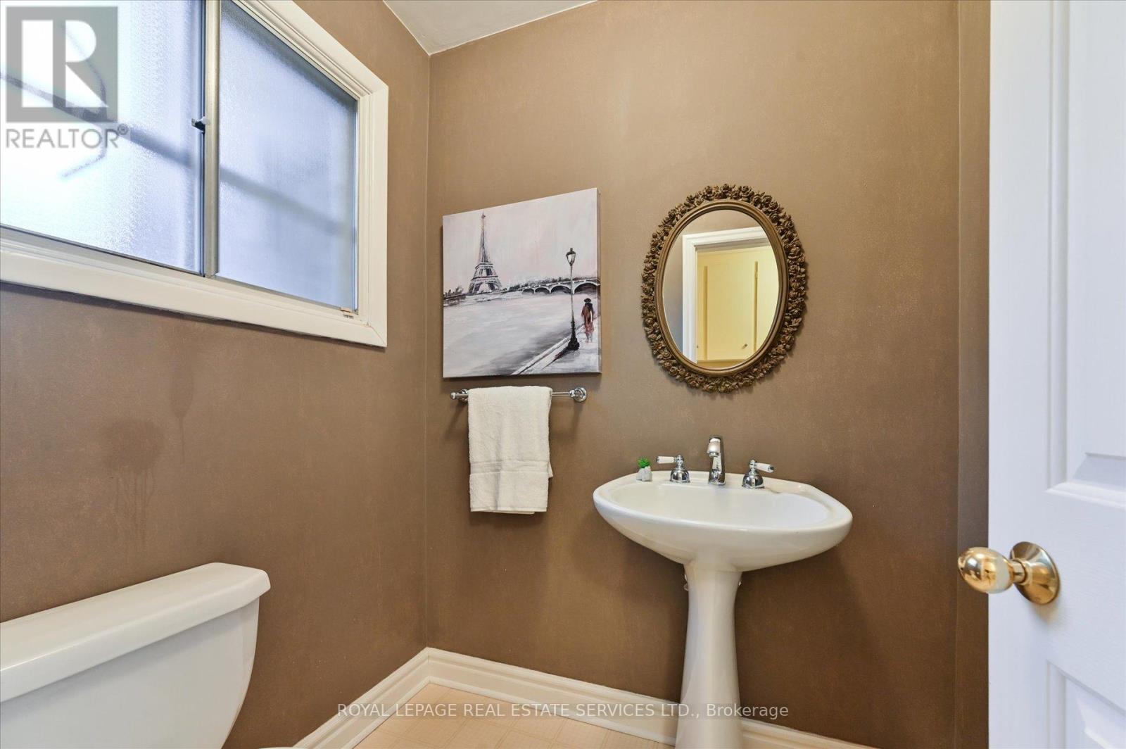 20 Widdicombe Hill, Toronto, Ontario  M9R 1B3 - Photo 26 - W12468837