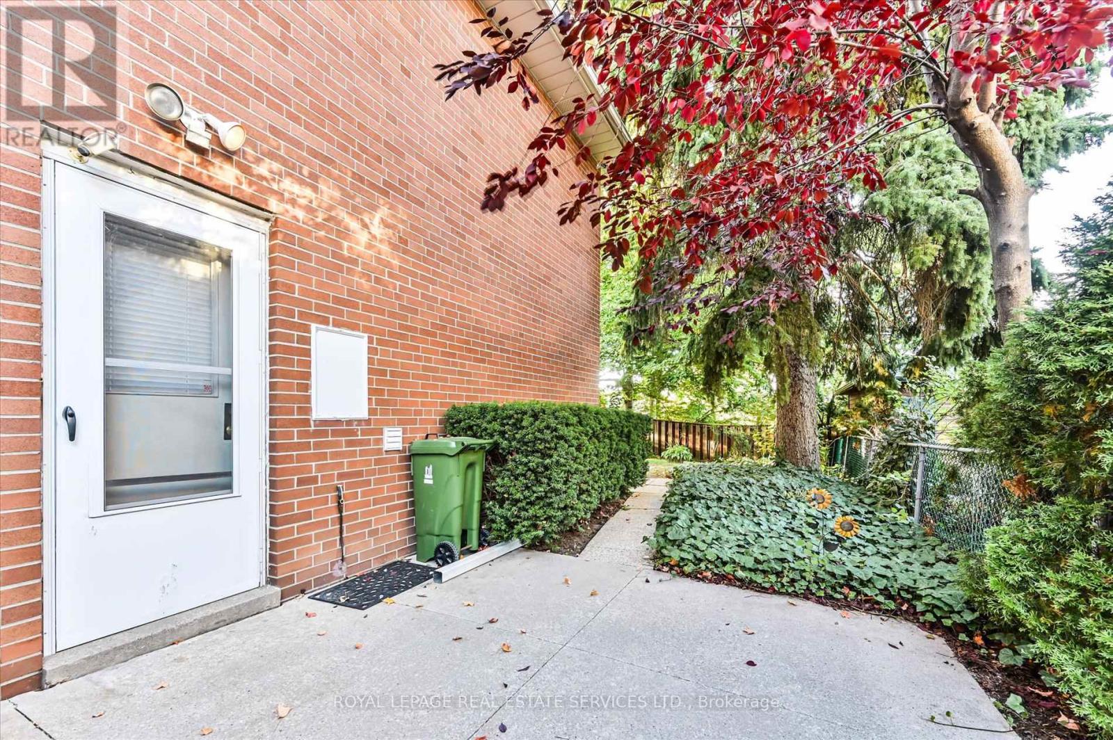 20 Widdicombe Hill, Toronto, Ontario  M9R 1B3 - Photo 31 - W12468837